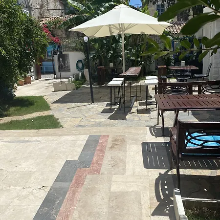 Ξενοδοχείο με διαμερίσματα Mavi Butik 4*